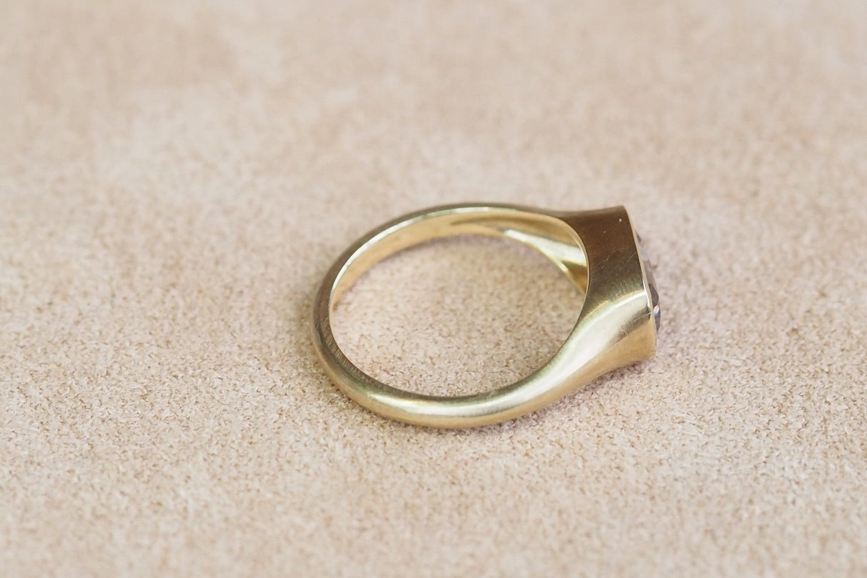 9ct yellow gold Lavender Spinel ring