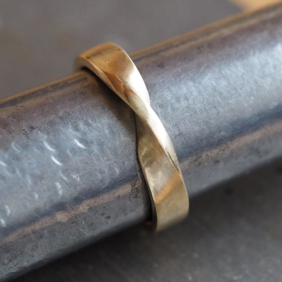 Twisted gold wedding ring