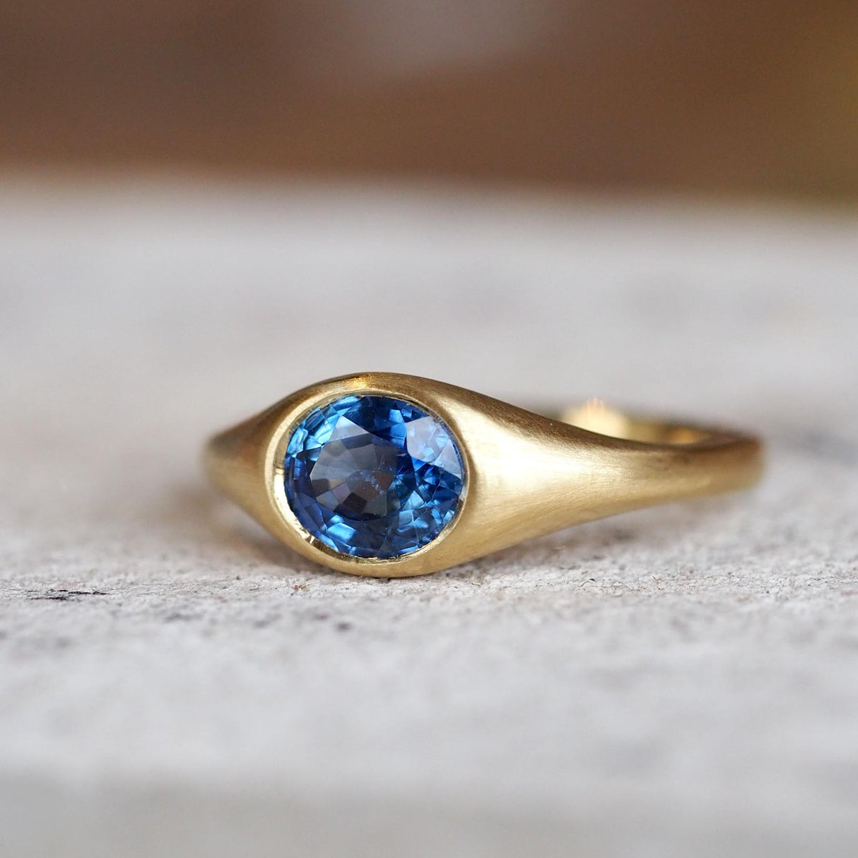 1.06ct Blue sapphire engagement ring