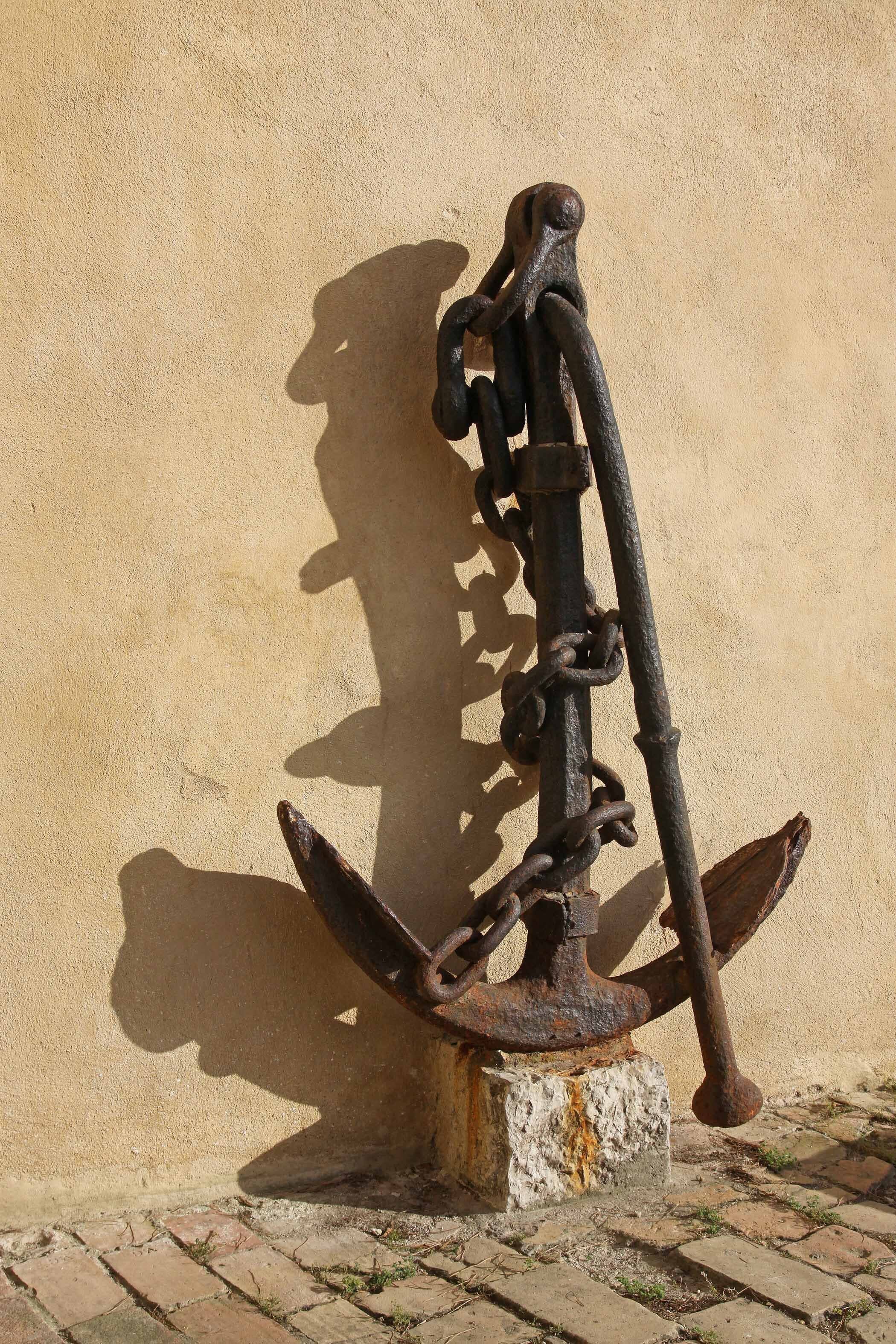 Anchors: function, symbolism, and jewellery