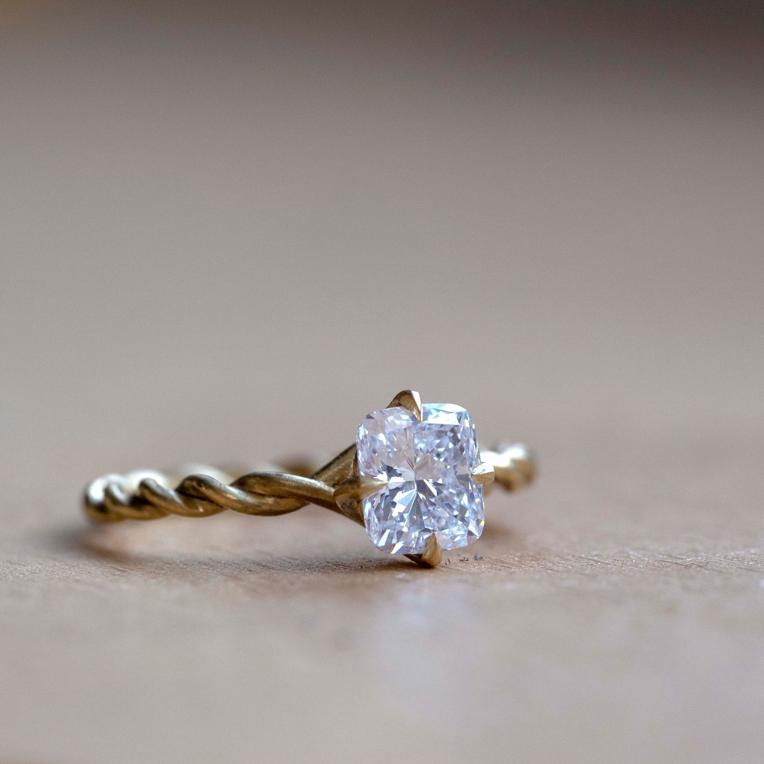 D Colour Diamonds