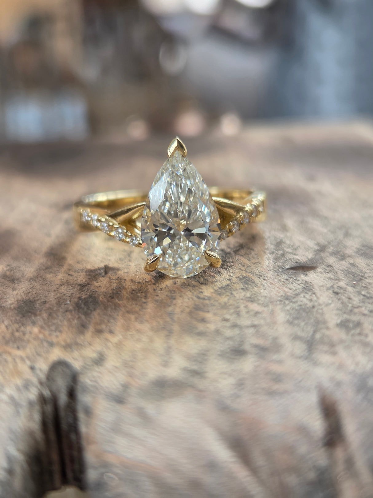 The crossover shoulders ring