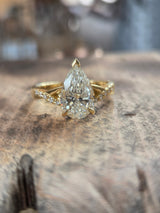 The crossover shoulders ring