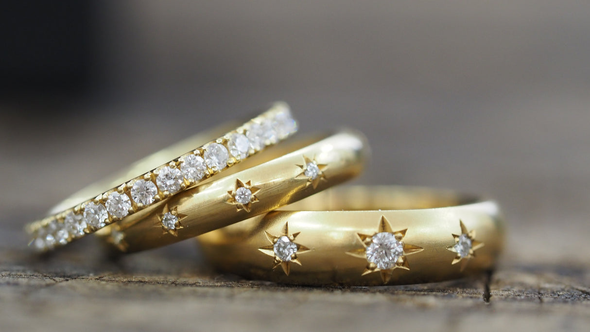 18ct gold star set 3 stone diamond ring