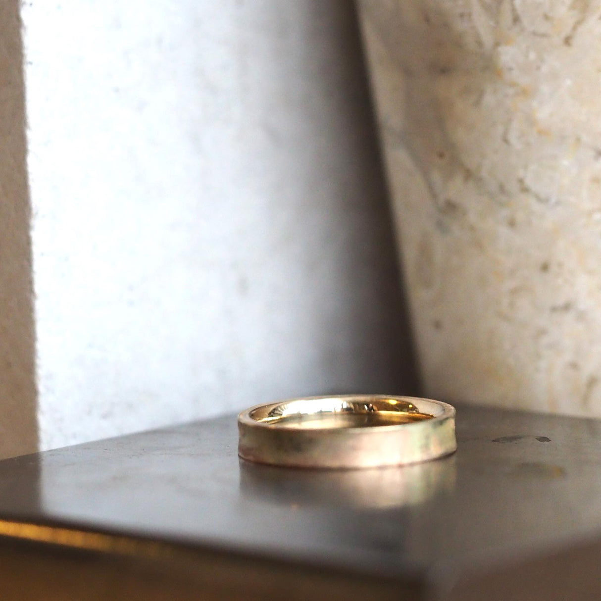 4mm 9ct gold patina finish mens wedding ring