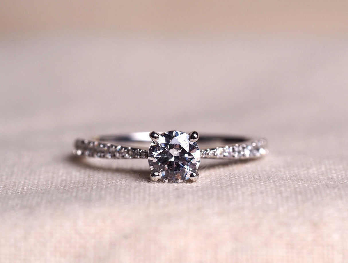 0.60ct Round diamond ring with diamond shoulders